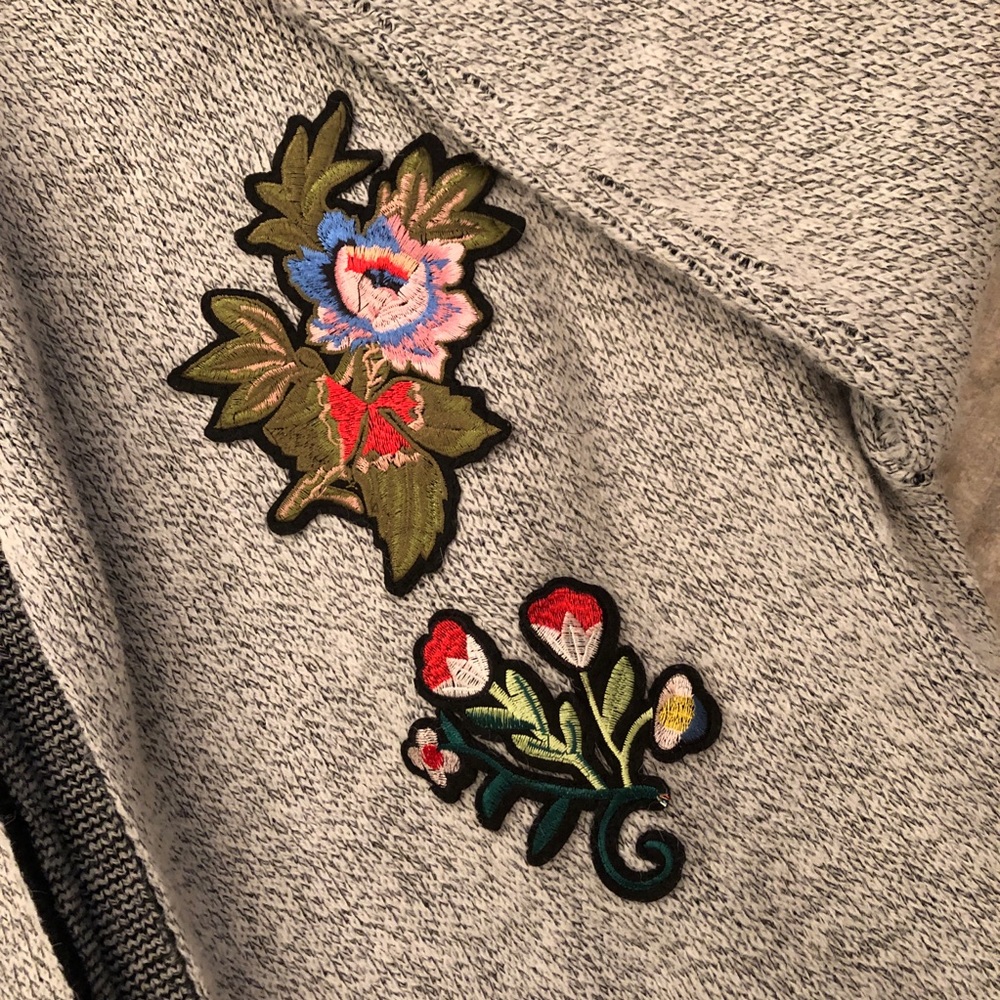 SAM EUC PXL long  cardi w/hood  and flower appliqués - Picture 3 of 5